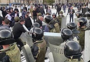Вячеслав Битаров - Более 20 участников митинга во Владикавказе стали фигурантами уголовных дел - znak.com - респ. Алания - Владикавказ