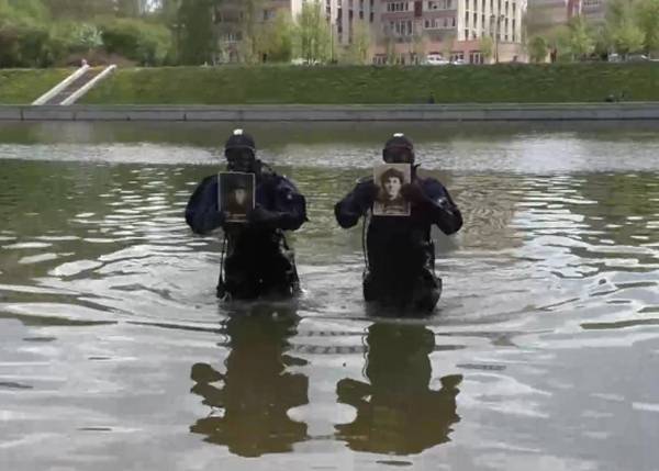 На дне: орловские водолазы устроили "Бессмертный полк" под водой - nakanune.ru