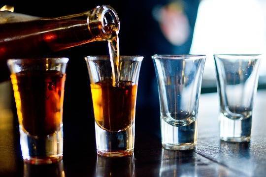 Сан - В Сан-Франциско бездомных изолировали в отелях с наркотиками и алкоголем - versia.ru - Сан-Франциско