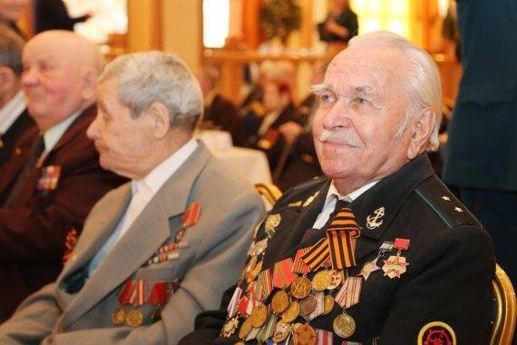 "Энерго-Газ-Ноябрьск" в честь Дня Победы вручил ветеранам сертификаты для покупки лекарств - nakanune.ru - Санкт-Петербург - Ноябрьск