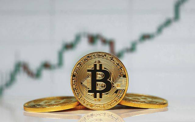 Биткоин совершил скачок выше $ 10 000 - eadaily.com