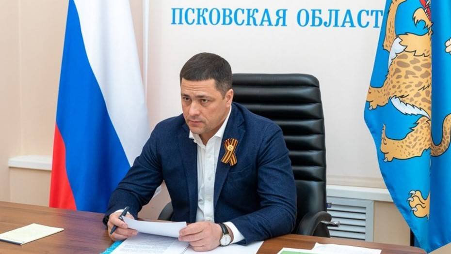 Михаил Ведерников - Псковский губернатор объяснил пользу перчаточного режима - dp.ru - Псковская обл. - Псков