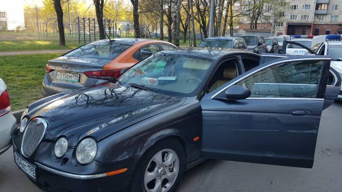 Инспекторы в Парголово со стрельбой остановили пьяного водителя Jaguar - piter.tv - Ленинградская обл. - Санкт-Петербург
