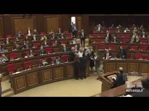 Эдмон Марукян - В парламенте Армении произошел массовый мордобой. ВИДЕО - aze.az - Армения