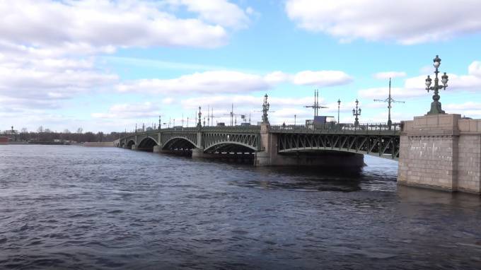 Александр Невский - В ночь на 9 мая мосты в Петербурге разведут по обычному графику - piter.tv - Санкт-Петербург