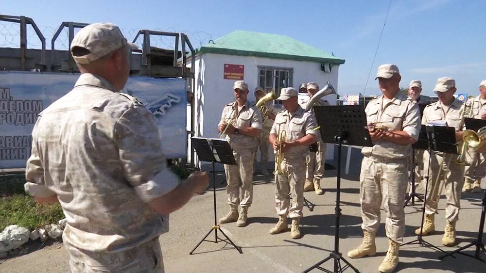 Российские военные посадили "Сад памяти" в Сирии - tvc.ru - Сирия