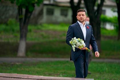 Владимир Зеленский - Зеленский приехал на границу с Россией почтить память жертв Второй мировой войны - lenta.ru - Россия - Украина - Луганская обл.