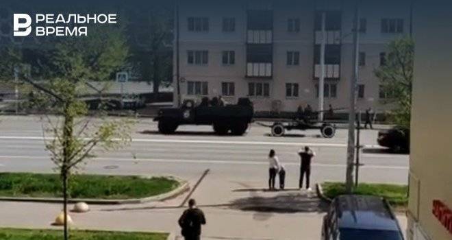 Казанцы публикуют видео проезда военной техники по улицам города - realnoevremya.ru - Казань