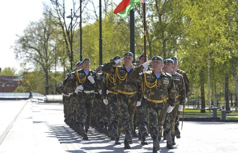 Александр Лукашенко - Лукашенко пригласил на парад Победы переболевших коронавирусом - news.ru - Белоруссия - Минск