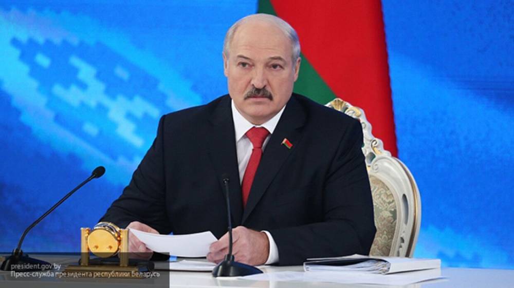 Александр Лукашенко - Лукашенко призвал чтить и защищать от клеветы Победу советского народа в ВОВ - polit.info - Белоруссия