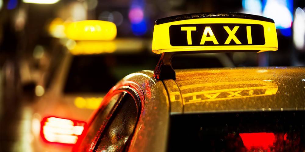 В Москве пассажир напал на таксиста за отказ везти его без пропуска - autonews.ru - Москва