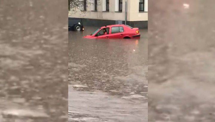 Центр Нижнего Новгорода ушел под воду - vesti.ru - Нижний Новгород