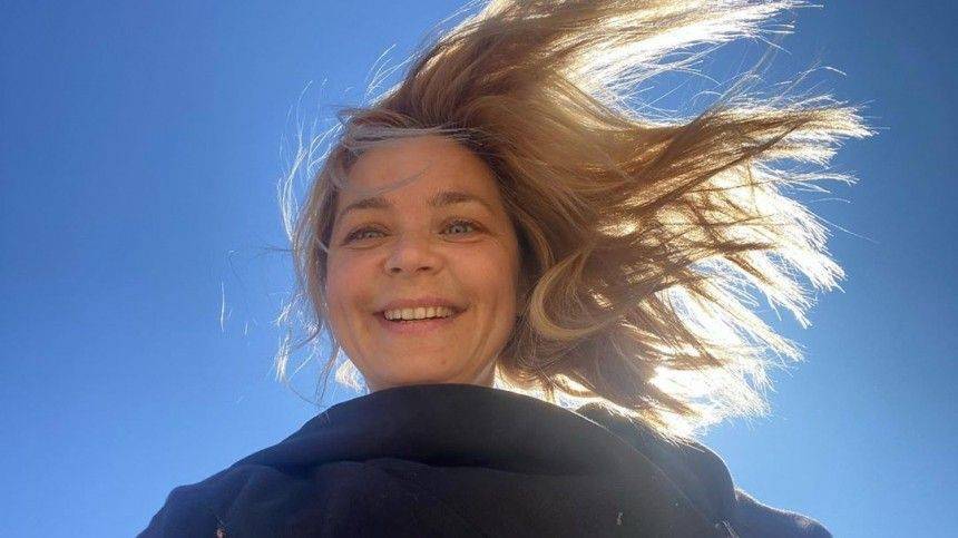 Ирина Пегова - «Стройняшка!» — Ирина Пегова сделала селфи в спортивном костюме на пробежке - 5-tv.ru