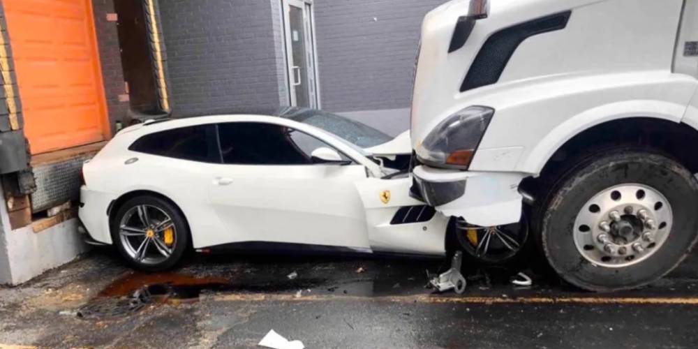 В США водитель грузовика уничтожил Ferrari своего начальника. Фотофакт - autonews.ru - США - шт. Иллинойс