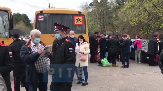 Видео: нахимовцы возвращаются домой после карантина, проведенного в Подмосковье - piter.tv - Россия - Московская обл.