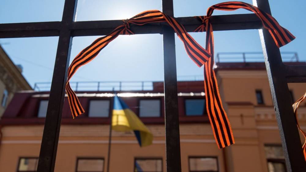 Нестор Шуфрич - Депутат Рады Шуфрич предложил отменить запрет на георгиевскую ленту на Украине - riafan.ru - Украина - Киев