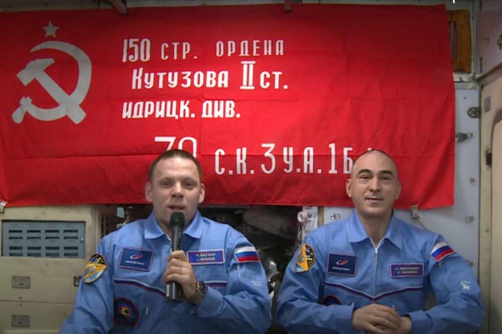 Анатолий Иванишин - Иван Вагнер - Космонавты поздравили ветеранов с Днем Победы с МКС - mk.ru - Россия