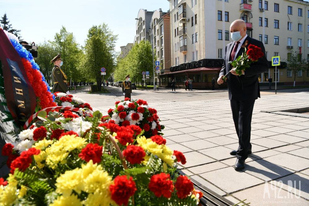 Сергей Цивилев - Александр Патрин - Губернатор Кузбасса возложил цветы к Вечному огню - gazeta.a42.ru - Россия