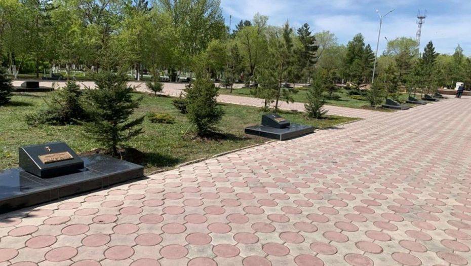 В Караганде в сквере Вечного огня появились ещё 14 мемориальных плит с именами воинов ВОВ - informburo.kz - Казахстан - Карагандинская обл. - Караганда