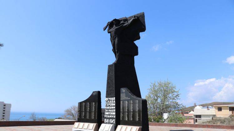 Сколько памятников обновили в Феодосии к 9 мая - crimea.ria.ru - Крым