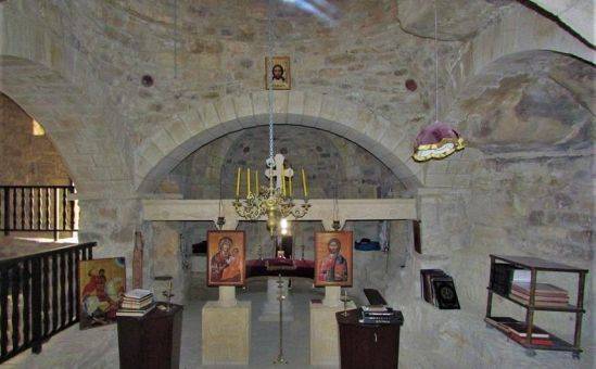 Кипр - Величественный монастырь над пещерой недалеко от Лимассола - vkcyprus.com