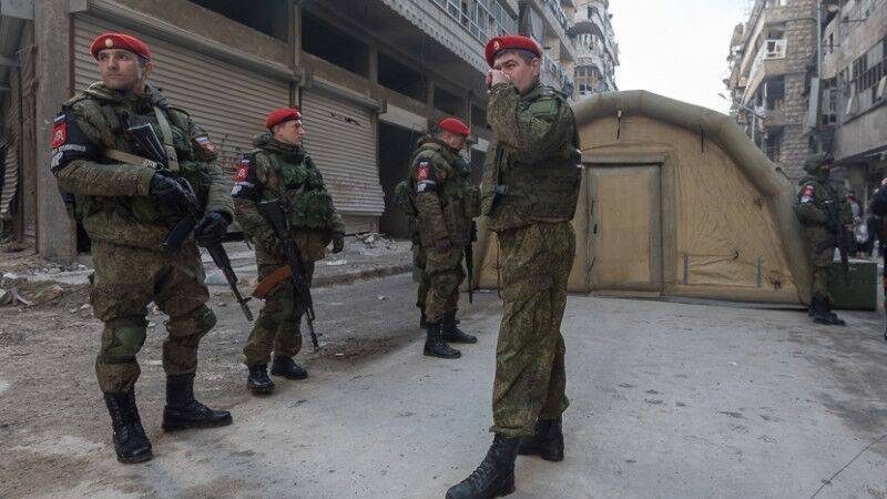 Анатолий Иванишин - Иван Вагнер - Александр Хинштейн - Российские военные в Сирии исполнили песню "День Победы" на разных языках - polit.info - Россия - Сирия