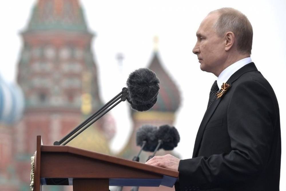 Владимир Путин - Путин поздравил россиян с Днем Победы и пообещал достойно провести парад - mk.ru