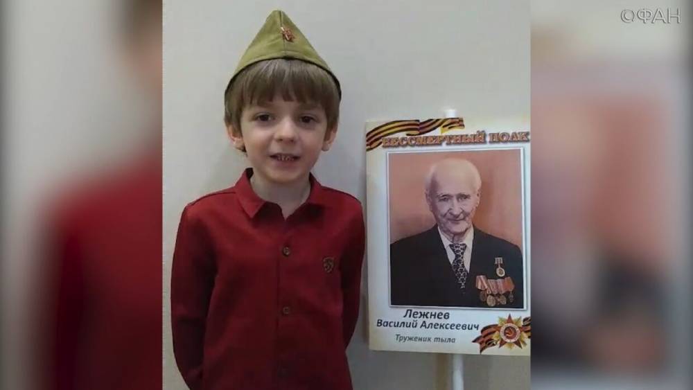 Маленькие петербуржцы поздравили жителей России с Днем Победы. - riafan.ru - Россия - Санкт-Петербург - Приморье край - Омск