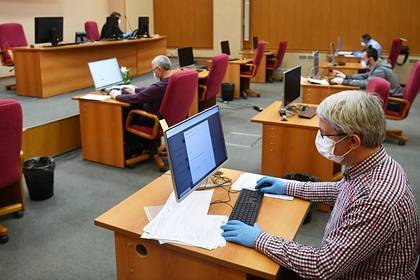 Определены сферы с выросшими зарплатами после отмены самоизоляции в России - lenta.ru - Россия