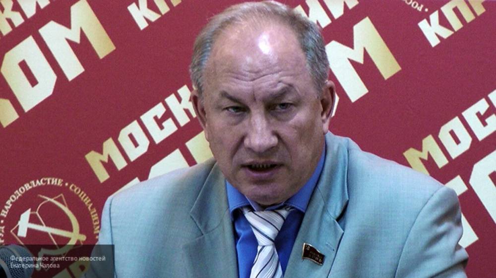 Валерий Рашкин - Рашкин из КПРФ обозвал правоохранителей Москвы "полицаями" времен войны - politros.com - Москва - Россия