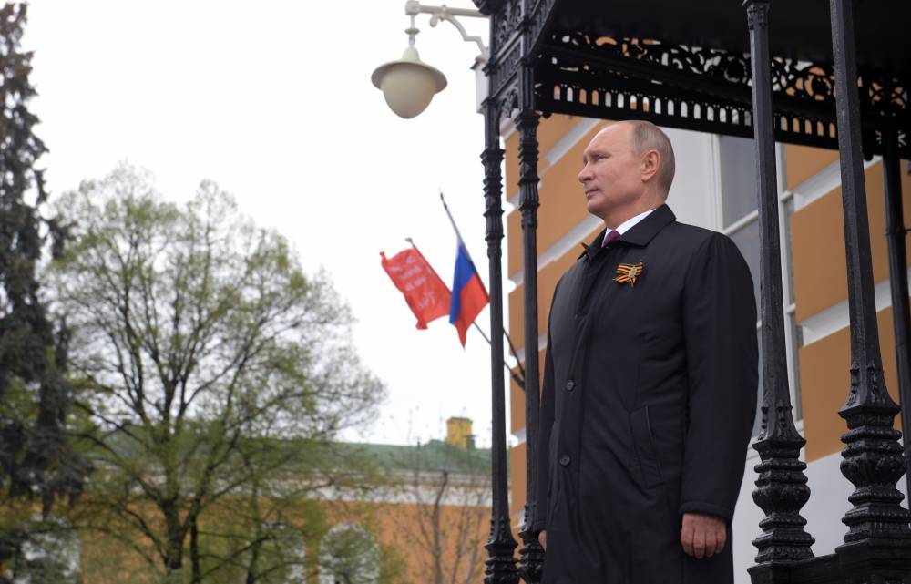 Сергей Шойгу - Владимир Путин - Путин в Кремле посмотрел воздушный парад - tvc.ru - Москва - Россия
