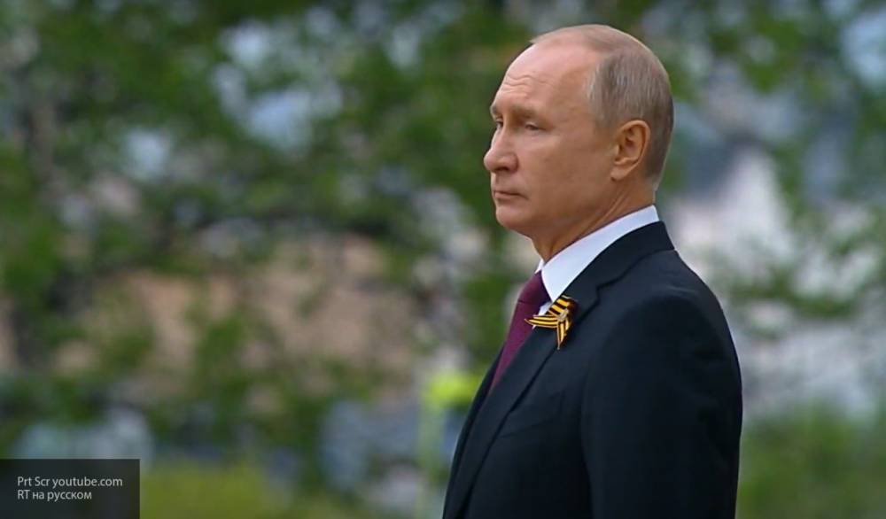 Владимир Путин - Аглая Чайковская - Путин посмотрел авиационный парад с крыльца Кремля - politros.com - Москва - Россия