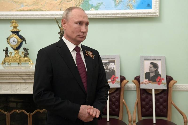 Владимир Путин - Путин принял участие в онлайн-шествии «Бессмертного полка» с портретами отца и мамы - pravdoryb.info