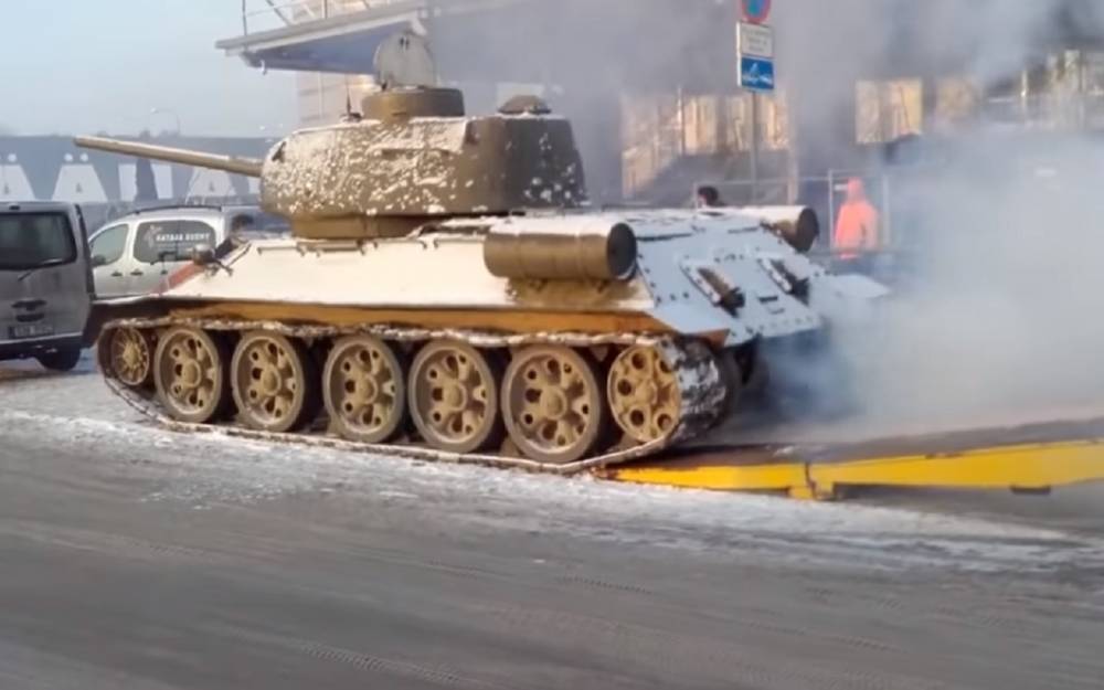 Эхо войны: смотрим и слушаем, как заводятся танки - zr.ru