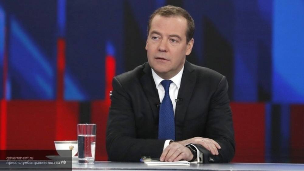 Дмитрий Медведев - Аглая Чайковская - Медведев принял участие в акции "Звонок ветерану" - politros.com - Россия - Краснодарский край