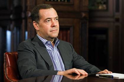 Дмитрий Медведев - Медведев поздравил россиян с Днем Победы - lenta.ru - Россия
