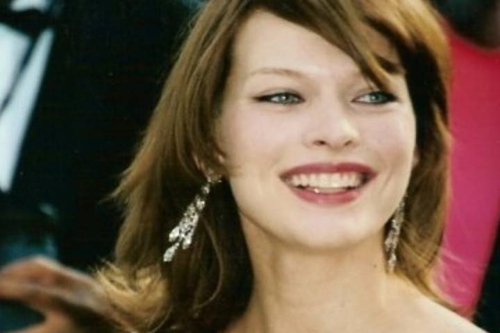 Мила Йовович - Александр Логинов - Мила Йовович в День Победы рассказала о русских бабушке и дедушке - mk.ru - Берлин