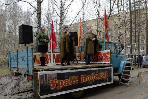 В Сосногорске под окнами ветеранов устроили праздничный концерт - bnkomi.ru - Сосногорск - район Сосногорский