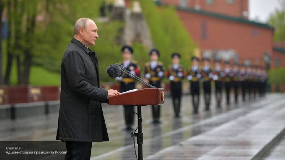 Владимир Путин - Александр Малькевич - Евгений Федоров - Пользователи Сети осудили Facebook за попытки помешать россиянам послушать речь Путина - polit.info - Россия