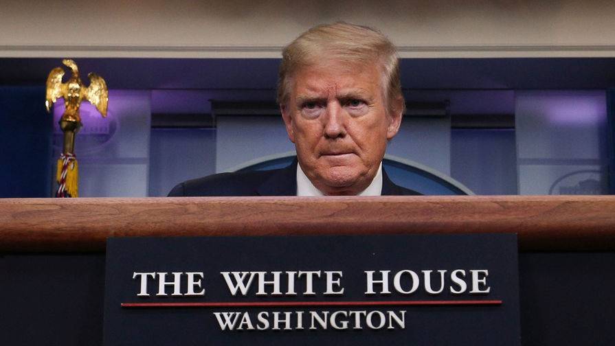 Дональд Трамп - NYT: Трампа уводили в бункер во время протестов у Белого дома - gazeta.ru - США - New York
