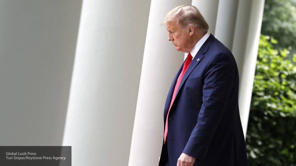 Дональд Трамп - NYT написал, что Трампа увели в бункер во время протестов у Белого дома - polit.info - США - New York - Протесты