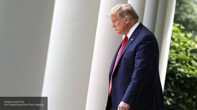 Дональд Трамп - NYT написал, что Трампа увели в бункер во время протестов у Белого дома - usa.one - США - New York - Протесты
