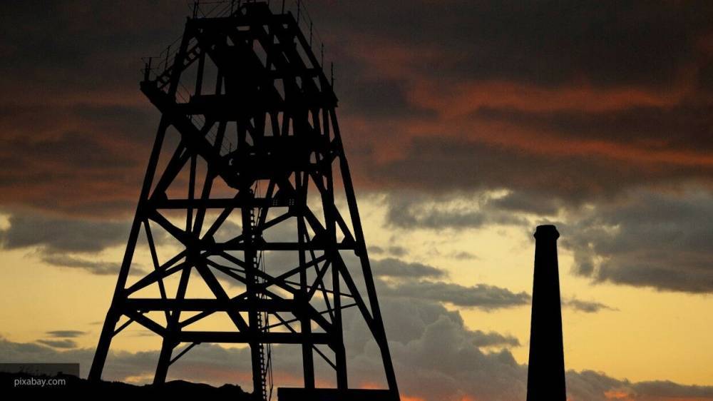 Минфин повысил пошлины на экспорт нефти из РФ - polit.info - Россия