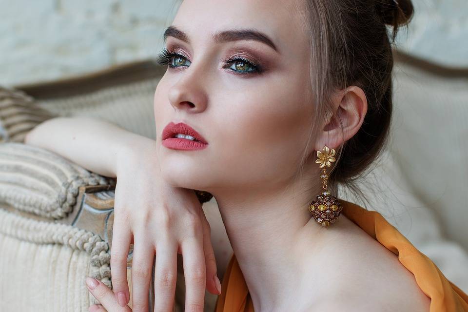Астролог рассказала, каким знакам зодиака угрожает коридор затмений 2020 года - vm.ru