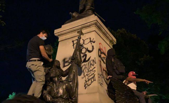 Наступили на свои грабли: Польша в шоке от уродования статуи Костюшко в США - eadaily.com - США - Украина - Вашингтон - Польша - Варшава