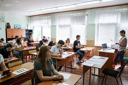 Анна Кузнецова - В России попросили смягчить ЕГЭ из-за пандемии - lenta.ru - Россия
