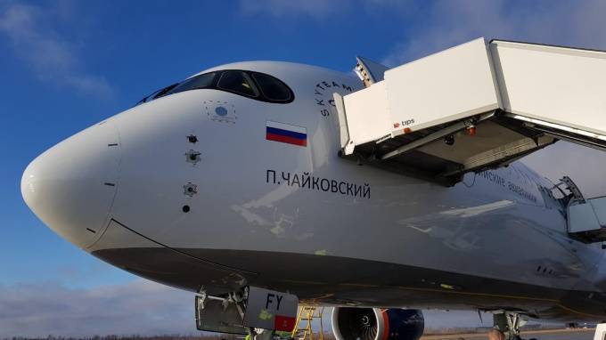 Пассажиропоток "Пулково" за четыре месяца снизился на 29% - piter.tv - Санкт-Петербург - Томск