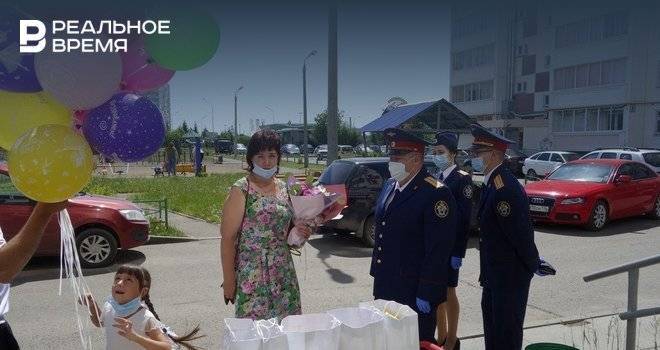 Александр Бастрыкин - В Челнах следователи СКР поздравили с днем рождения сестру погибшего героя Данила Садыкова - realnoevremya.ru - Россия - Набережные Челны - Татарстан