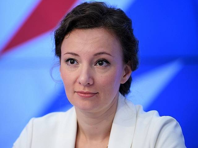 Владимир Путин - Анна Кузнецова - Анна Кузнецова призывает правительство РФ распространить выплаты на подростков 16 и 17 лет - u24.ru - Россия
