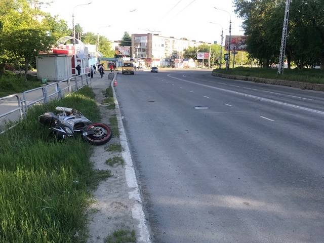 В Миассе госпитализировали бесправного мотоциклиста, пострадавшего в ДТП - u24.ru - Миасс